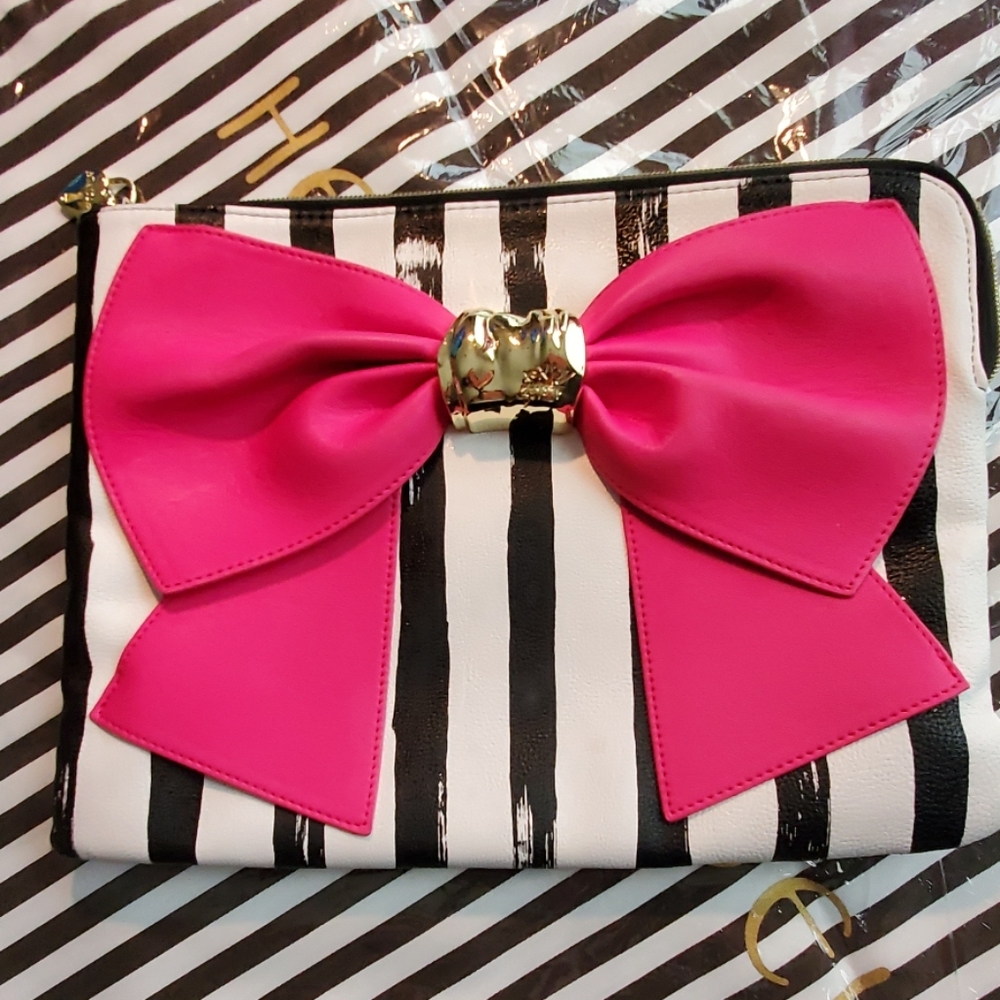 Betsey Johnson  Clutch